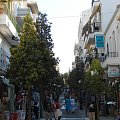 sklepiki dla turystów w wąkich uliczkach w Agios Nikolaos nad zatoką Mirambellou na Krecie #Kreta #wyspa #morze #zatoka #Mirambellou #jezioro #slodkie #Voulismeni #kaczki #ocean #wakacje #kolory #odbicia #jachty