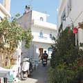 uliczka w Malii na Krecie #Kreta #wyspa #morze #zatoka #Mirambellou #jezioro #slodkie #Voulismeni #kaczki #ocean #wakacje #kolory #odbicia #jachty