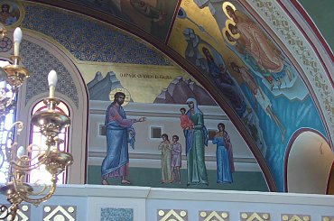 przepiękne freski przyciągają wzrok turystów w kosciele w Oia #Kreta #wyspa #Santorini #wyprawa #natura #mozre #ocean #zatoka #port #domy #biale #kolory #romantycznie