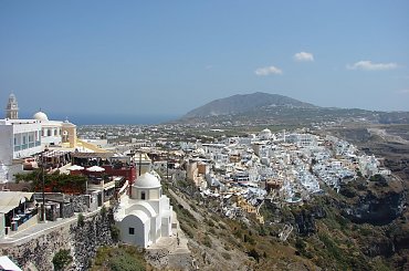 Thira w całej okazałości na Santorini #Kreta #wyspa #Santorini #wyprawa #natura #mozre #ocean #zatoka #port #domy #biale #kolory #romantycznie
