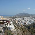 Thira w całej okazałości na Santorini #Kreta #wyspa #Santorini #wyprawa #natura #mozre #ocean #zatoka #port #domy #biale #kolory #romantycznie