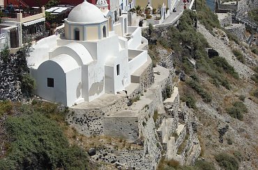 Thira na Santorini, niesamowicie usytulowane budynki. #Kreta #wyspa #Santorini #wyprawa #natura #mozre #ocean #zatoka #port #domy #biale #kolory #romantycznie