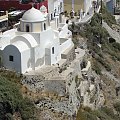 Thira na Santorini, niesamowicie usytulowane budynki. #Kreta #wyspa #Santorini #wyprawa #natura #mozre #ocean #zatoka #port #domy #biale #kolory #romantycznie