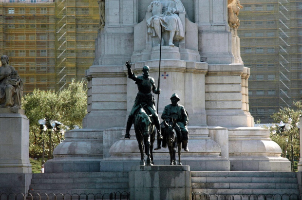 Madryt-Hiszpania- Plaza de Espana - pomnik Miguela Cervantesa,Don Kichota i Sancho Pansy #madryt #miasta #pomniki