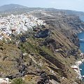 panorama Thira stolicy Santorini #Kreta #wyspa #Santorini #wyprawa #natura #mozre #ocean #zatoka #port #domy #biale #kolory #romantycznie