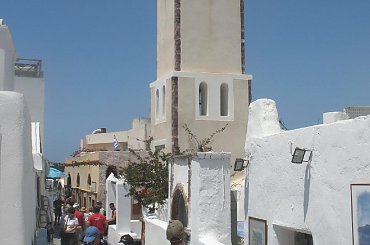 Oia wąskie uliczki i w maju stosunkowo mało turystów -Santorini #Kreta #wyspa #Santorini #wyprawa #natura #mozre #ocean #zatoka #port #domy #biale #kolory #romantycznie