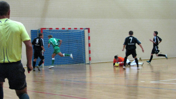 Góral Tryńcza - MKF 99 Grajów (3:2), 17.10.2010 r., II liga futsal #góral #tryńcza #GóralTryńcza #MKF99Grajów #grajów #futsal #sport #PogońLeżajsk #OrzełPrzeworsk #MKSKańczuga #SokółSieniawa #CzuwajPrzemyśl #GranicaStubno #lezajsktm