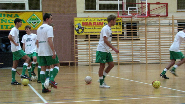 Góral Tryńcza - MKF 99 Grajów (3:2), 17.10.2010 r., II liga futsal #góral #tryńcza #GóralTryńcza #MKF99Grajów #grajów #futsal #sport #PogońLeżajsk #OrzełPrzeworsk #MKSKańczuga #SokółSieniawa #CzuwajPrzemyśl #GranicaStubno #lezajsktm