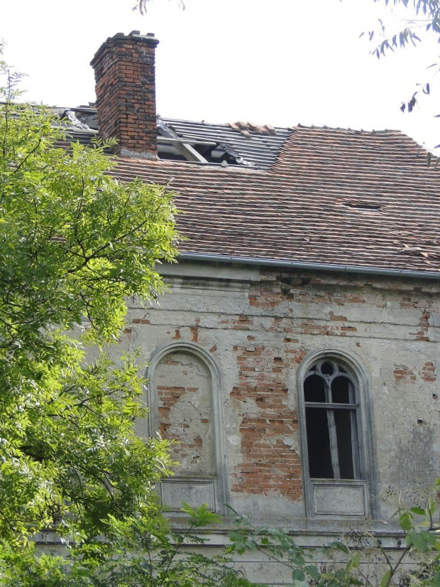Kromolice - okazały dwór zbudowany w 1860 roku dla Stanisława Modlibowskiego .