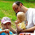 Piknik z grilowaniem, tata z dziećmi. #rodzina