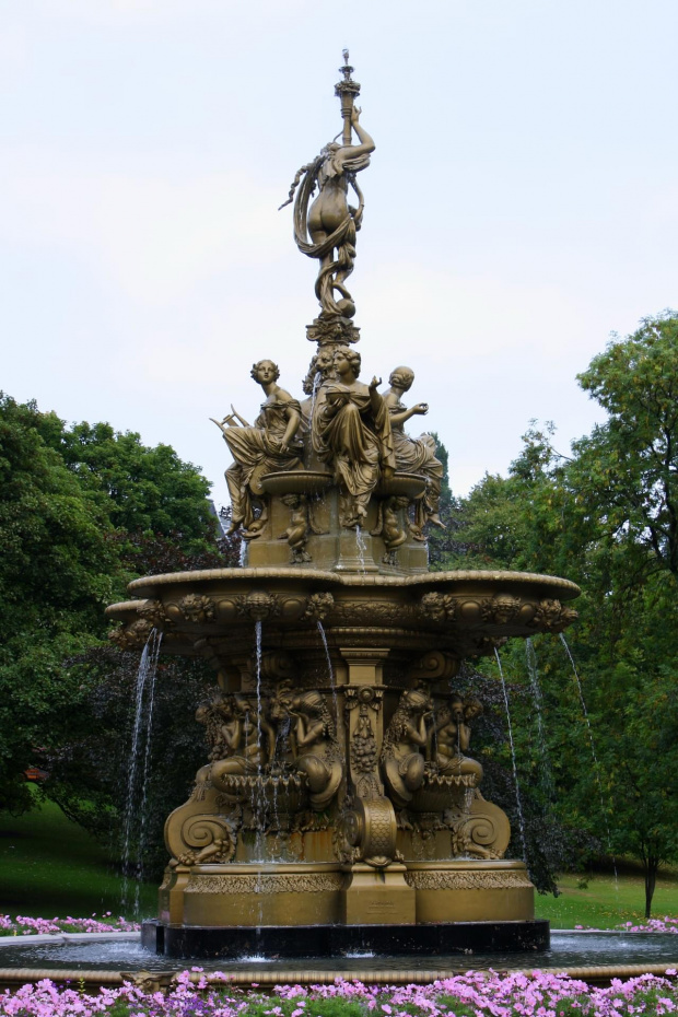 The Ross Fountain w Princess Street Gardens, Edynburg, Szkocja