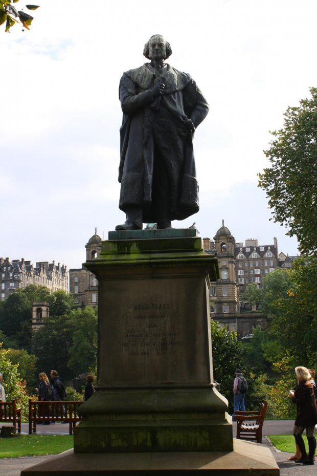 Pomnik Adama Blacka, Princes Street, Edynburg, Szkocja.