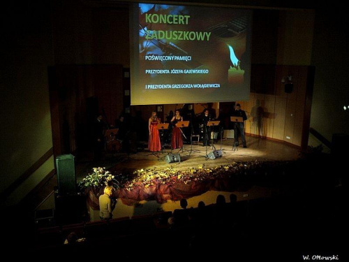 Koncert Zaduszkowy poświęcony pamięci prezydentów Gajewskiemu i Wołągiewiczowi Suwałki - Aula PWSZ, 29 października 2010
