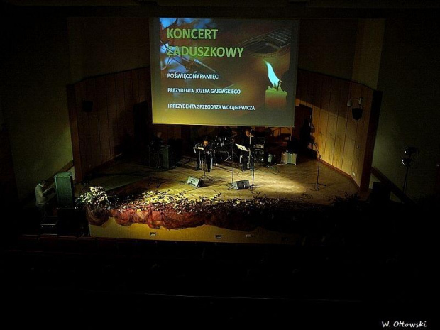 Koncert Zaduszkowy poświęcony pamięci prezydentów Gajewskiemu i Wołągiewiczowi Suwałki - Aula PWSZ, 29 października 2010