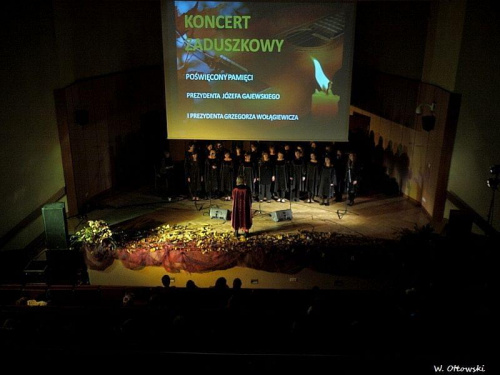 Koncert Zaduszkowy poświęcony pamięci prezydentów Gajewskiemu i Wołągiewiczowi Suwałki - Aula PWSZ, 29 października 2010