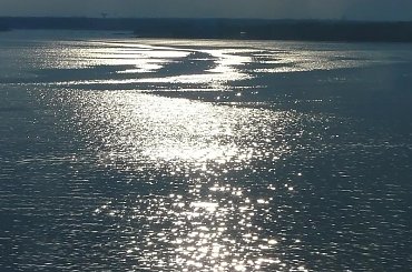 Refleksy słońca zbliżającego się ku zachodowi. #morze