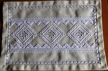 Bieżnik wykonany ściegiem Hardanger #Hardanger #SciegHardanger #bieżnik #serweta #motyl #motyle #RobótkiRęczne #rękodzieło