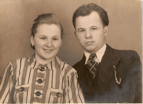 rok 1945. Dziadek i babcia mojej kochanej.
