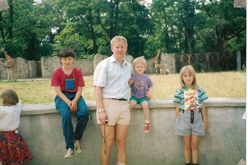 Od lewej: ja, mój ulubiony ŚP wujek Zbyszek, Pawełek, i siostra Ania