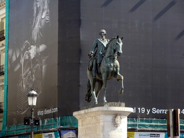 Madryt-Hiszpania- Puerta del Sol -konny posąg Carlosa III #MADRYT #MIASTA #PLACE #POMNIKI