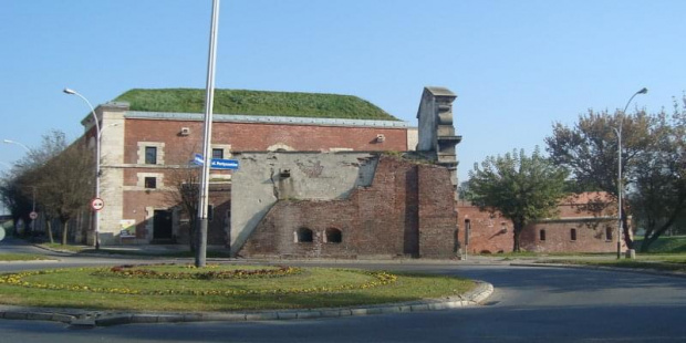 Zamość-Zabytki i ciekawe miejsca w mieście-Stara brama lwowska i Nadszaniec bastionu VII.