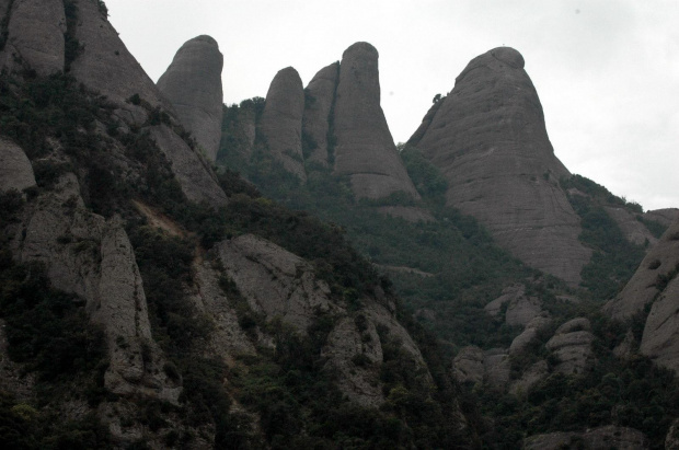 MONTSERRAT-HISZPANIA - masyw górski w Katalonii #MONTSERRAT #GÓRY #KLASZTOR