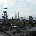 na nabrzeżu od rana gromadzą się tłumy widzów