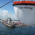 Dar Pomorza po latach znowu wychodzi z portu w Gdyni