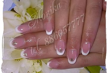 #paznokcie #żel #żelowe #kamuflaż #cover #french #swarovski #pazurki #tipsy #ozdoby #brokat #frencz #kamuflujący