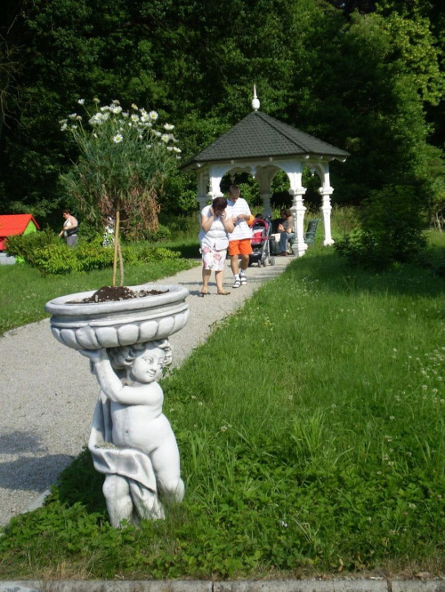 Park zajmuje obszar 20 hektarów, założony został pod koniec XVII wieku. Pierwotnie był to park francuski o układzie geometrycznym. Później park został przekształcony i powiększony o część krajobrazową.