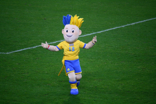 Jedna z maskotek (w barwach ukraińskich) EURO 2012