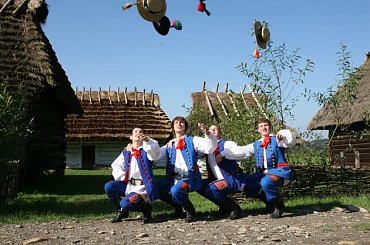 sesja fotograficzna ZTL SANOK w sanockim skansenie - sierpień2010 #sesja #skansen #ZTL #SANOK #Zespół #Tańca #Ludowego #sierpień #lato #Janusz #Podkul #Nater