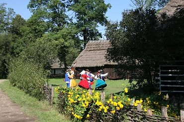 sesja fotograficzna ZTL SANOK w sanockim skansenie - sierpień2010 #sesja #skansen #ZTL #SANOK #Zespół #Tańca #Ludowego #sierpień #lato #Janusz #Podkul #Nater
