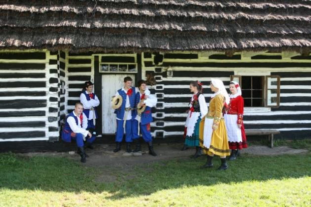 sesja fotograficzna ZTL SANOK w sanockim skansenie - sierpień2010 #sesja #skansen #ZTL #SANOK #Zespół #Tańca #Ludowego #sierpień #lato #Janusz #Podkul #Nater