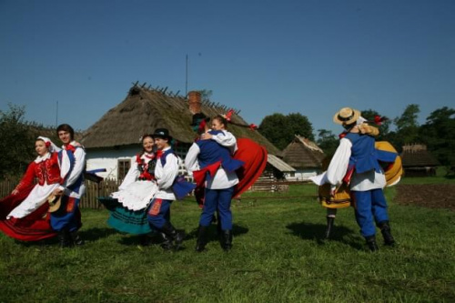 sesja fotograficzna ZTL SANOK w sanockim skansenie - sierpień2010 #sesja #skansen #ZTL #SANOK #Zespół #Tańca #Ludowego #sierpień #lato #Janusz #Podkul #Nater