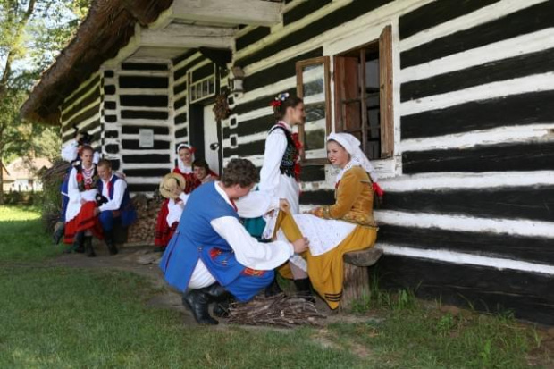 sesja fotograficzna ZTL SANOK w sanockim skansenie - sierpień2010 #sesja #skansen #ZTL #SANOK #Zespół #Tańca #Ludowego #sierpień #lato #Janusz #Podkul #Nater