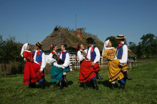 sesja fotograficzna ZTL SANOK w sanockim skansenie - sierpień2010 #sesja #skansen #ZTL #SANOK #Zespół #Tańca #Ludowego #sierpień #lato #Janusz #Podkul #Nater