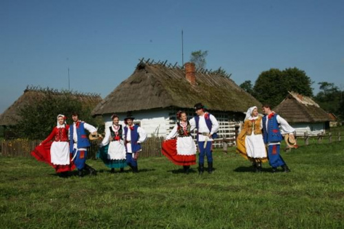 sesja fotograficzna ZTL SANOK w sanockim skansenie - sierpień2010 #sesja #skansen #ZTL #SANOK #Zespół #Tańca #Ludowego #sierpień #lato #Janusz #Podkul #Nater