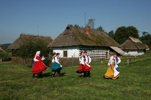 sesja fotograficzna ZTL SANOK w sanockim skansenie - sierpień2010 #sesja #skansen #ZTL #SANOK #Zespół #Tańca #Ludowego #sierpień #lato #Janusz #Podkul #Nater