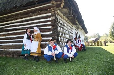 sesja fotograficzna ZTL SANOK w sanockim skansenie - sierpień2010 #sesja #skansen #ZTL #SANOK #Zespół #Tańca #Ludowego #sierpień #lato #Janusz #Podkul #Nater