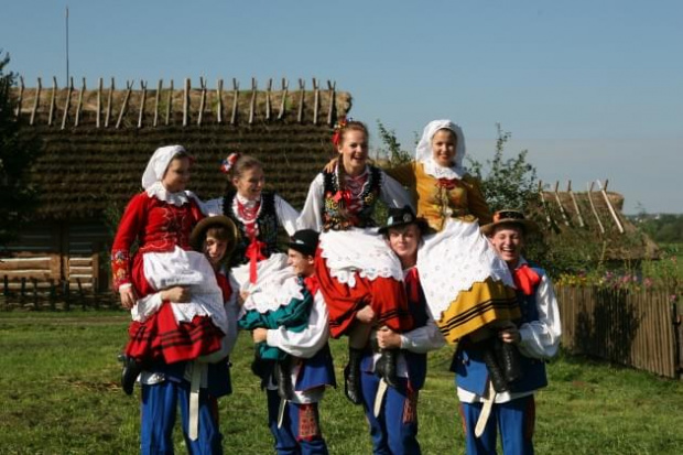 sesja fotograficzna ZTL SANOK w sanockim skansenie - sierpień2010 #sesja #skansen #ZTL #SANOK #Zespół #Tańca #Ludowego #sierpień #lato #Janusz #Podkul #Nater