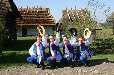 sesja fotograficzna ZTL SANOK w sanockim skansenie - sierpień2010 #sesja #skansen #ZTL #SANOK #Zespół #Tańca #Ludowego #sierpień #lato #Janusz #Podkul #Nater
