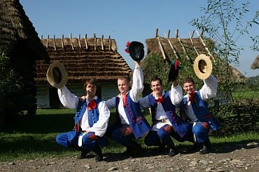 sesja fotograficzna ZTL SANOK w sanockim skansenie - sierpień2010 #sesja #skansen #ZTL #SANOK #Zespół #Tańca #Ludowego #sierpień #lato #Janusz #Podkul #Nater