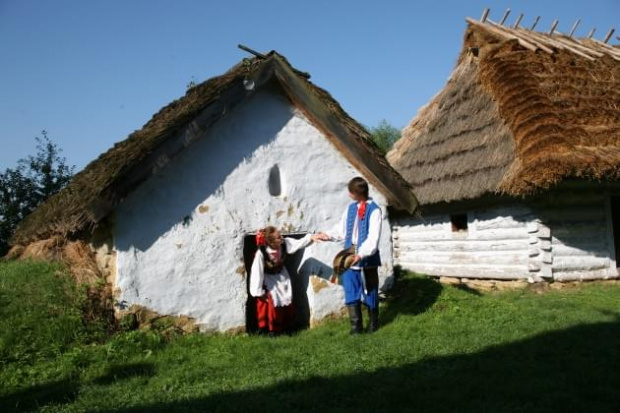 sesja fotograficzna ZTL SANOK w sanockim skansenie - sierpień2010 #sesja #skansen #ZTL #SANOK #Zespół #Tańca #Ludowego #sierpień #lato #Janusz #Podkul #Nater