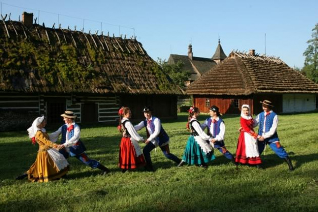 sesja fotograficzna ZTL SANOK w sanockim skansenie - sierpień2010 #sesja #skansen #ZTL #SANOK #Zespół #Tańca #Ludowego #sierpień #lato #Janusz #Podkul #Nater