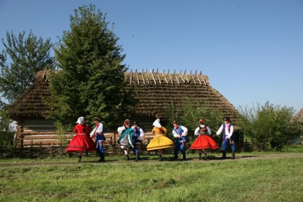 sesja fotograficzna ZTL SANOK w sanockim skansenie - sierpień2010 #sesja #skansen #ZTL #SANOK #Zespół #Tańca #Ludowego #sierpień #lato #Janusz #Podkul #Nater