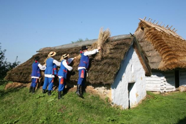 sesja fotograficzna ZTL SANOK w sanockim skansenie - sierpień2010 #sesja #skansen #ZTL #SANOK #Zespół #Tańca #Ludowego #sierpień #lato #Janusz #Podkul #Nater