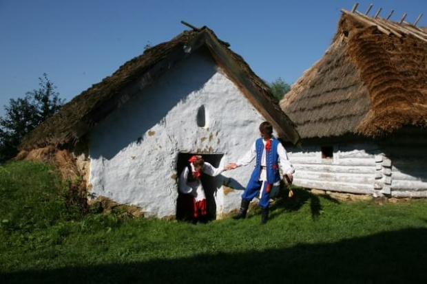 sesja fotograficzna ZTL SANOK w sanockim skansenie - sierpień2010 #sesja #skansen #ZTL #SANOK #Zespół #Tańca #Ludowego #sierpień #lato #Janusz #Podkul #Nater