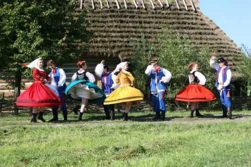 sesja fotograficzna ZTL SANOK w sanockim skansenie - sierpień2010 #sesja #skansen #ZTL #SANOK #Zespół #Tańca #Ludowego #sierpień #lato #Janusz #Podkul #Nater