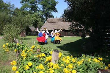 sesja fotograficzna ZTL SANOK w sanockim skansenie - sierpień2010 #sesja #skansen #ZTL #SANOK #Zespół #Tańca #Ludowego #sierpień #lato #Janusz #Podkul #Nater